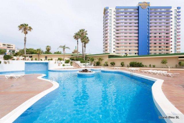 Club Paraiso & Perfect For You *